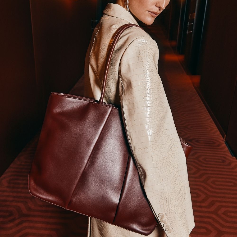 Meet the Horizon work bag - the most spacious laptop bag up to 16"