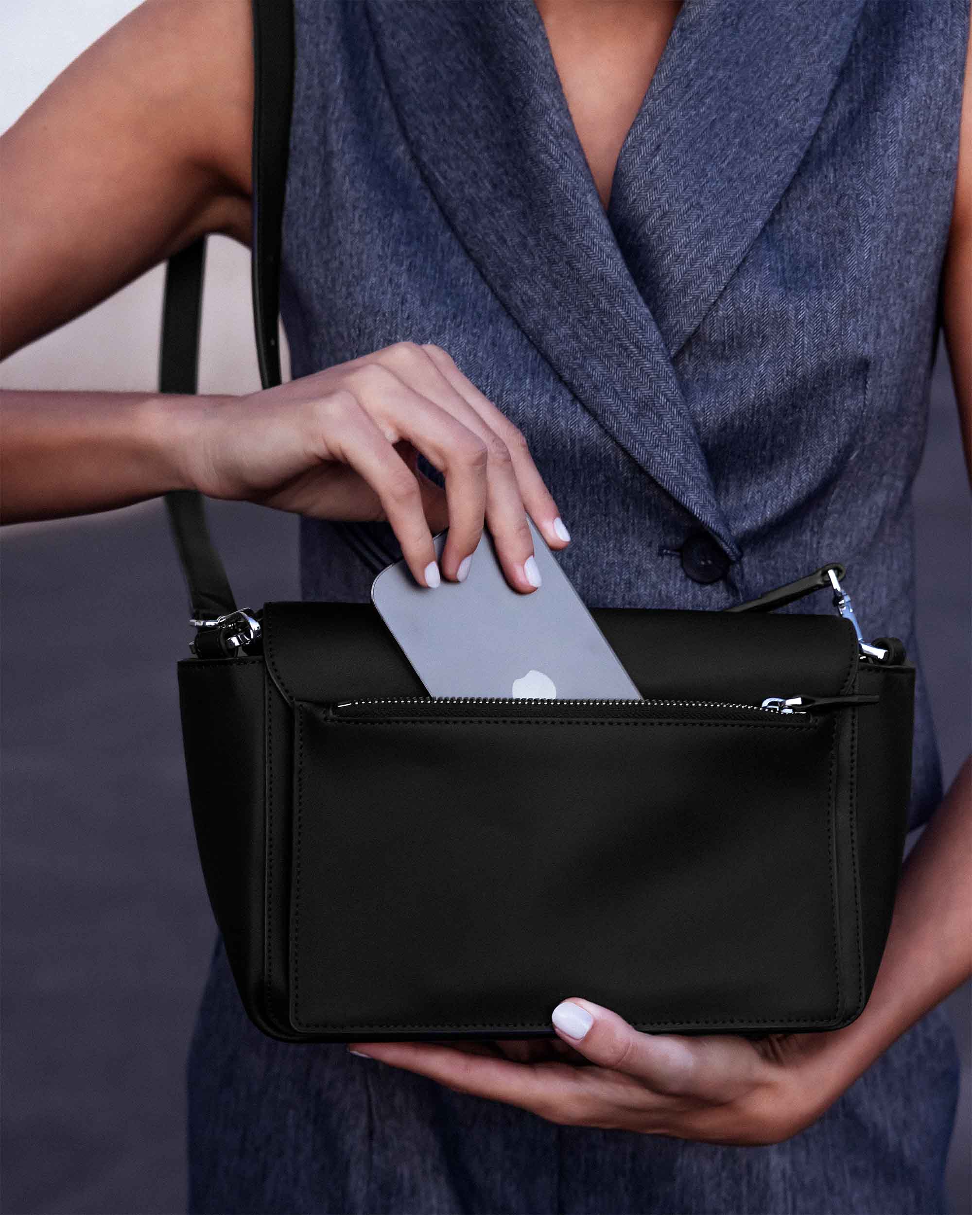 Ikon Shoulder Bag - black – KAAI