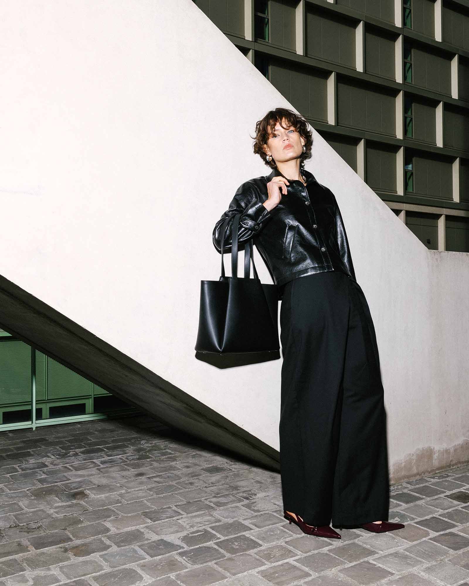 The Midi Pyramid tote bag for women – KAAI