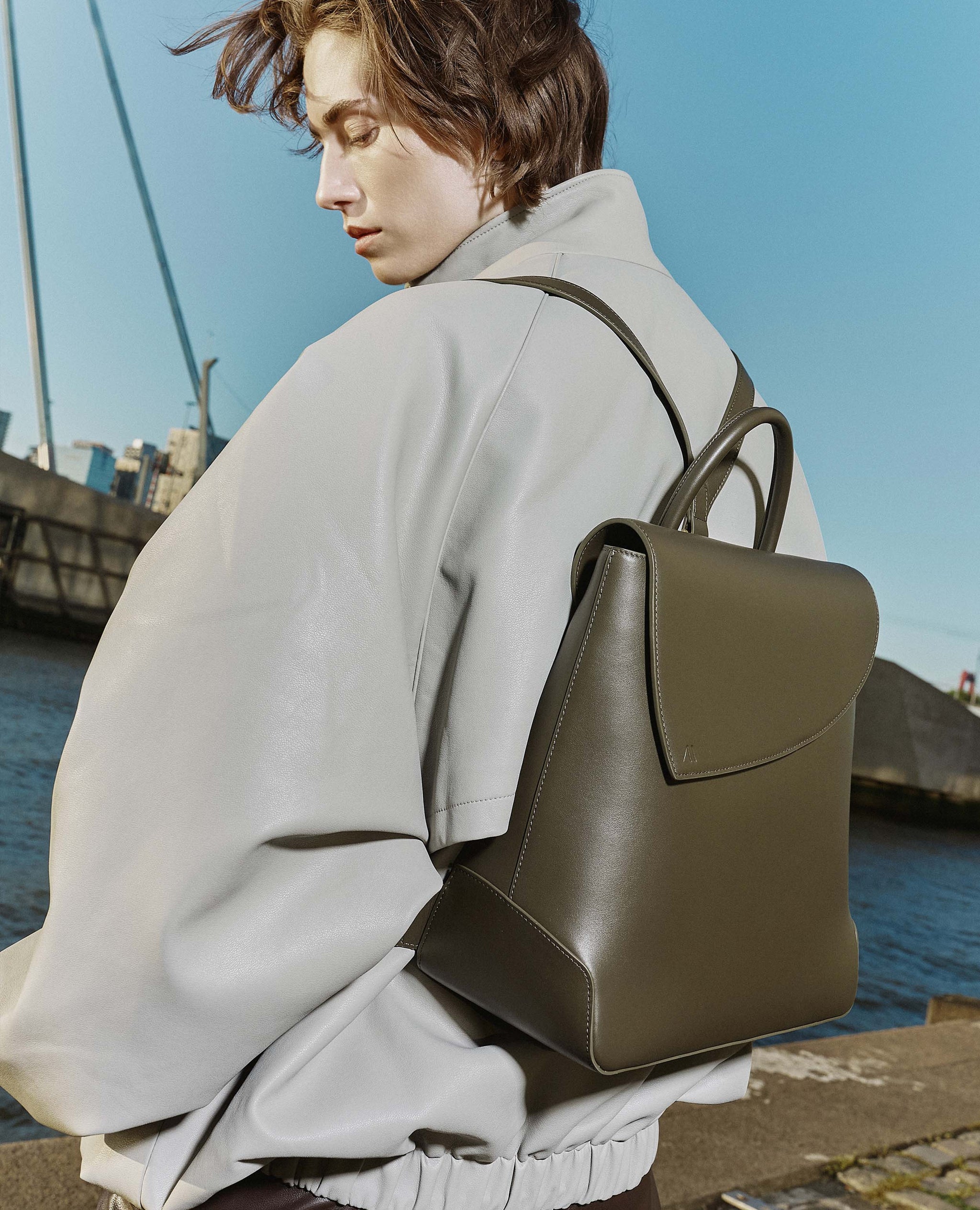 Rebel Mini Backpack - soft touch hunter khaki – KAAI display picture 2