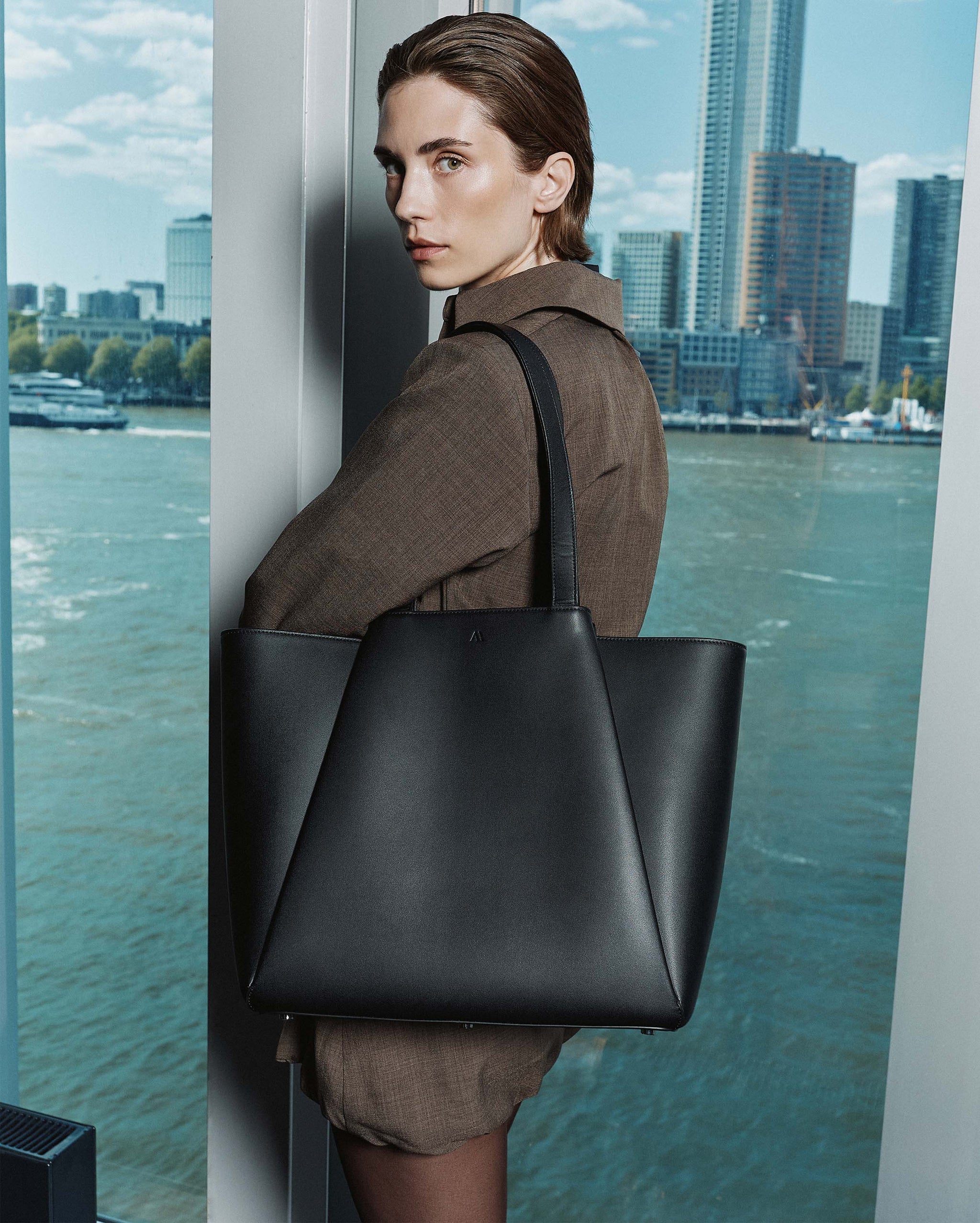 Large Pyramid tote bag – KAAI