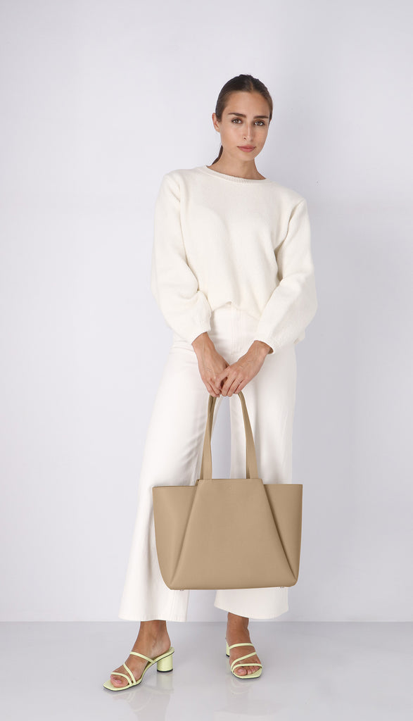 The Midi Pyramid leather workbag – KAAI